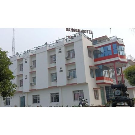 Hotel Sangam, Варанаси Экстерьер фото